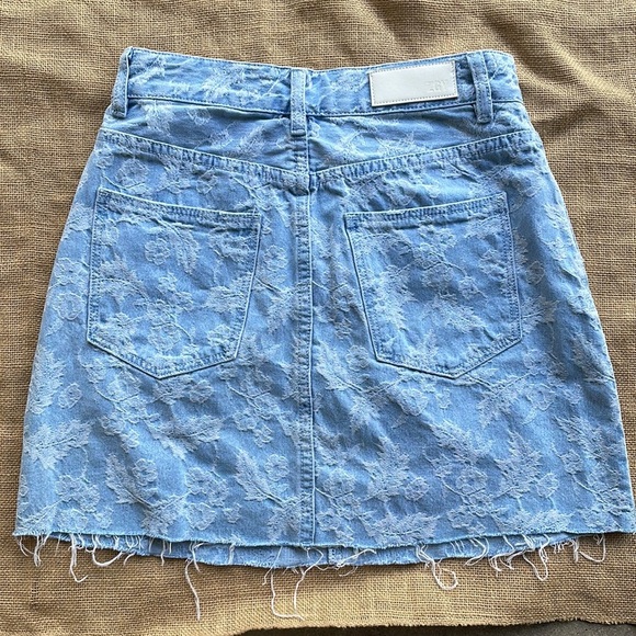 Zee Gee Why Light Blue White Floral Pattern Raw Hem Jean Skirt Kick High - Picture 9 of 10